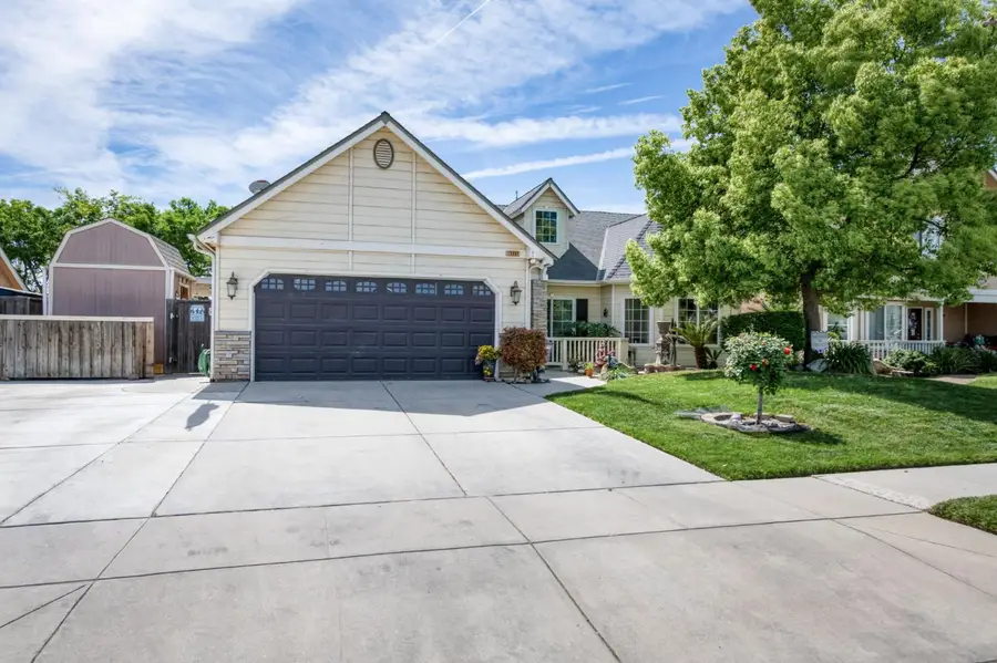 15961 W B Street, Kerman, CA 93630 - #3