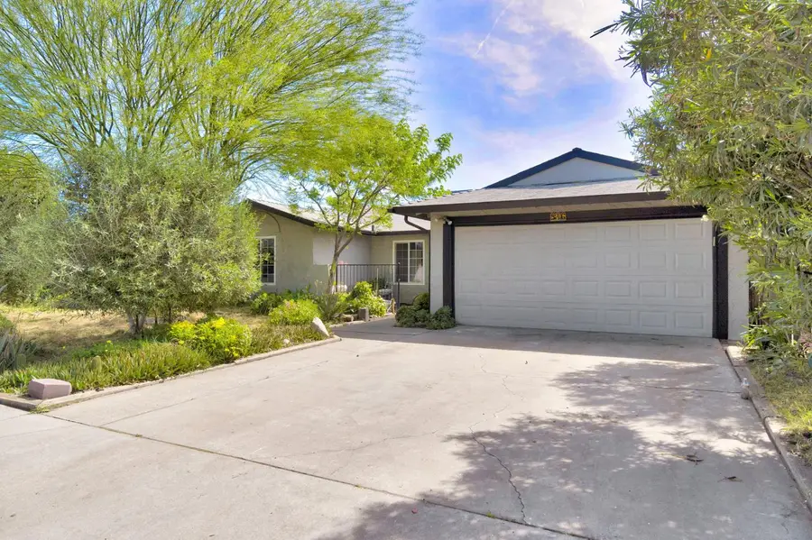 546 W Swift Avenue, Clovis, CA 93612 - #2