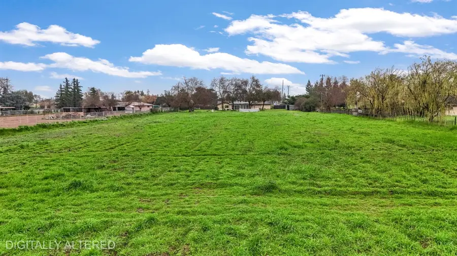 2203 N Cornelia Avenue, Fresno, CA 93722 - #2