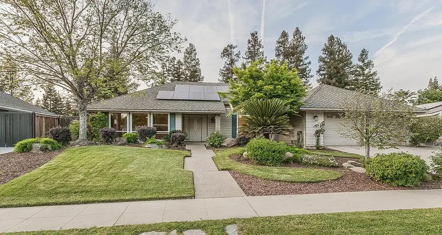 286 E Everglade Avenue, Fresno, CA 93720 - #2