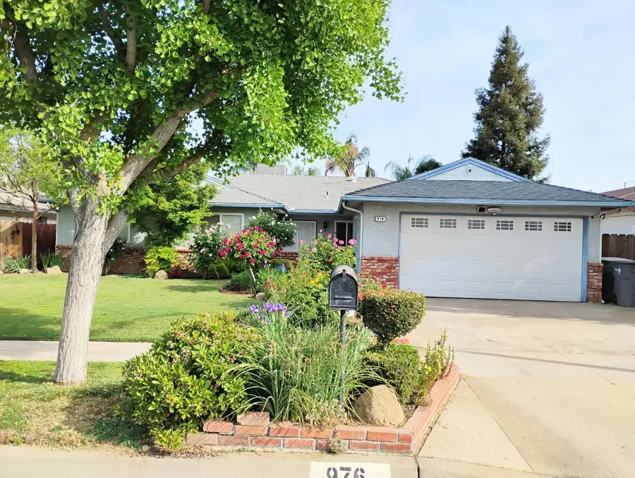 976 E Minarets Avenue, Fresno, CA 93720 - #2