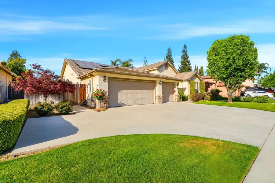 1631 Kamm Avenue, Kingsburg, CA 93631 - #3