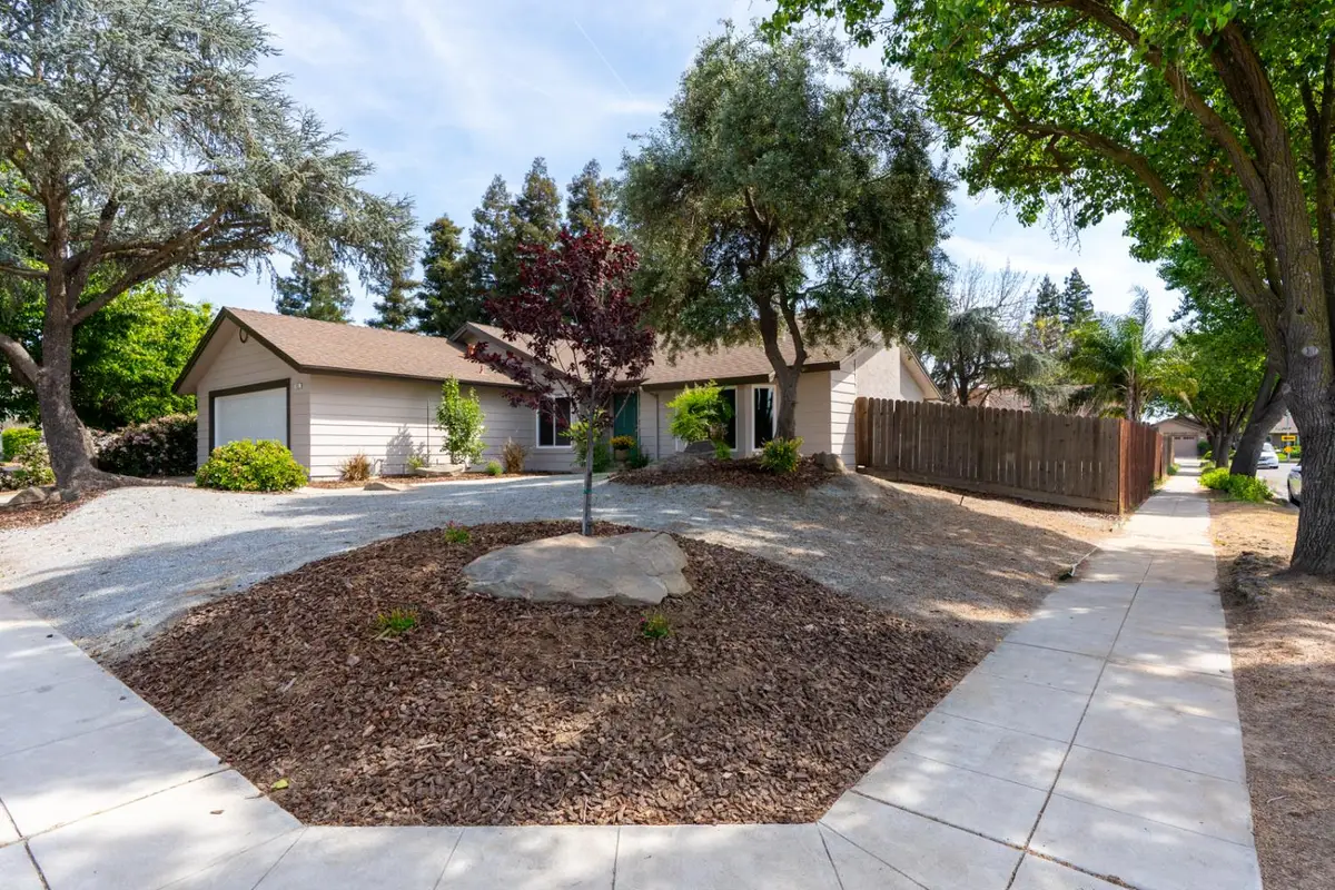 825 E Decatur Avenue, Fresno, CA 93720 - #1