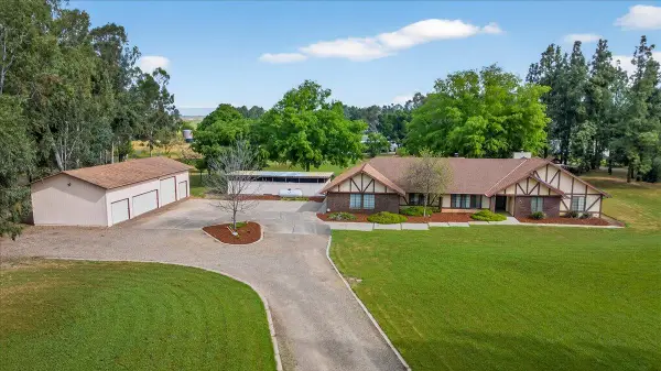 11640 E Sierra Avenue, Clovis, CA 93619