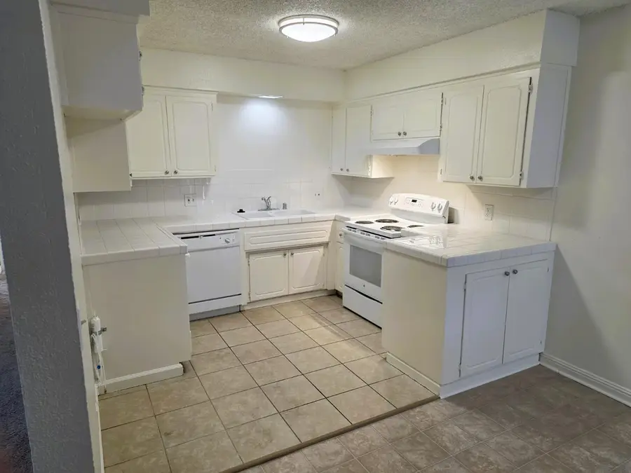 508 W Stuart #B, Clovis, CA 93612 - #2