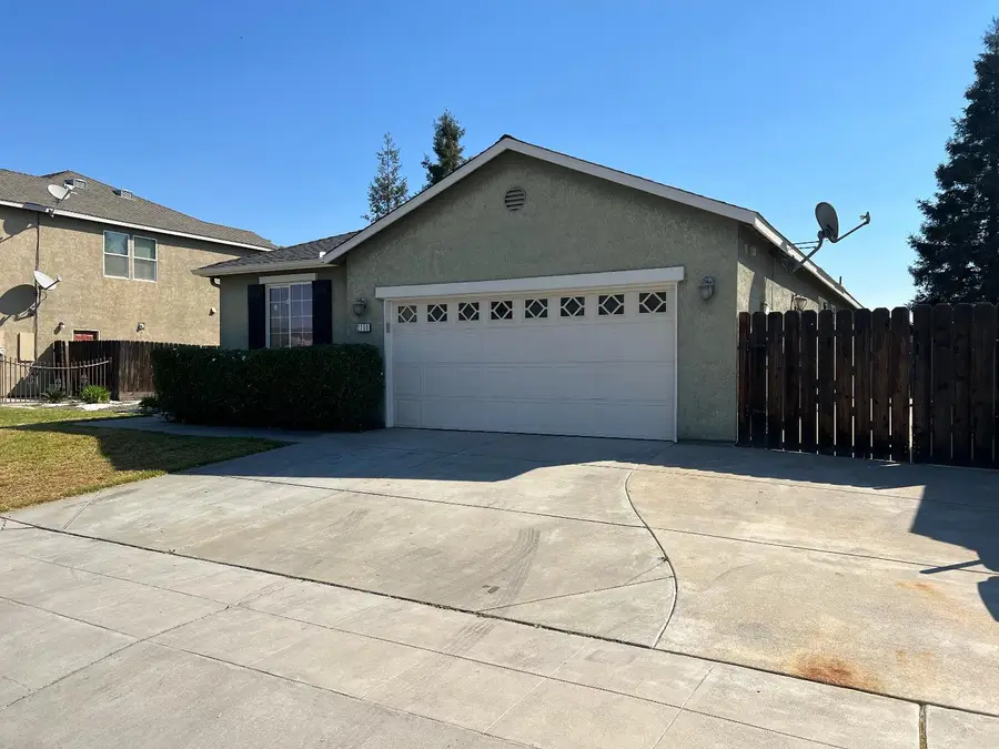 2150 N Rosendo Avenue, Fresno, CA 93722 - #2