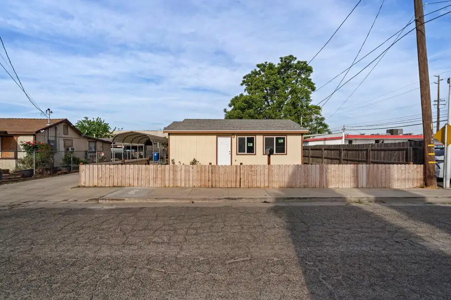 145 S Magnolia, Farmersville, CA 93223 - #3