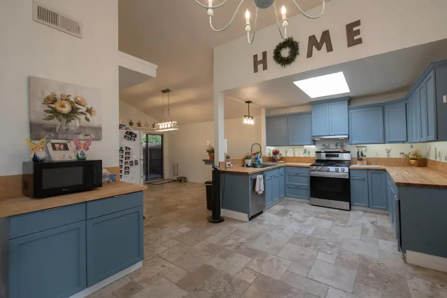 2609 N Hanover Avenue, Fresno, CA 93722 - #2