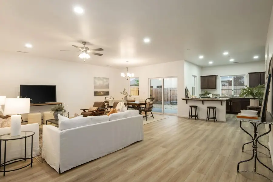 1476 Crimson Way, Dinuba, CA 93618 - #3