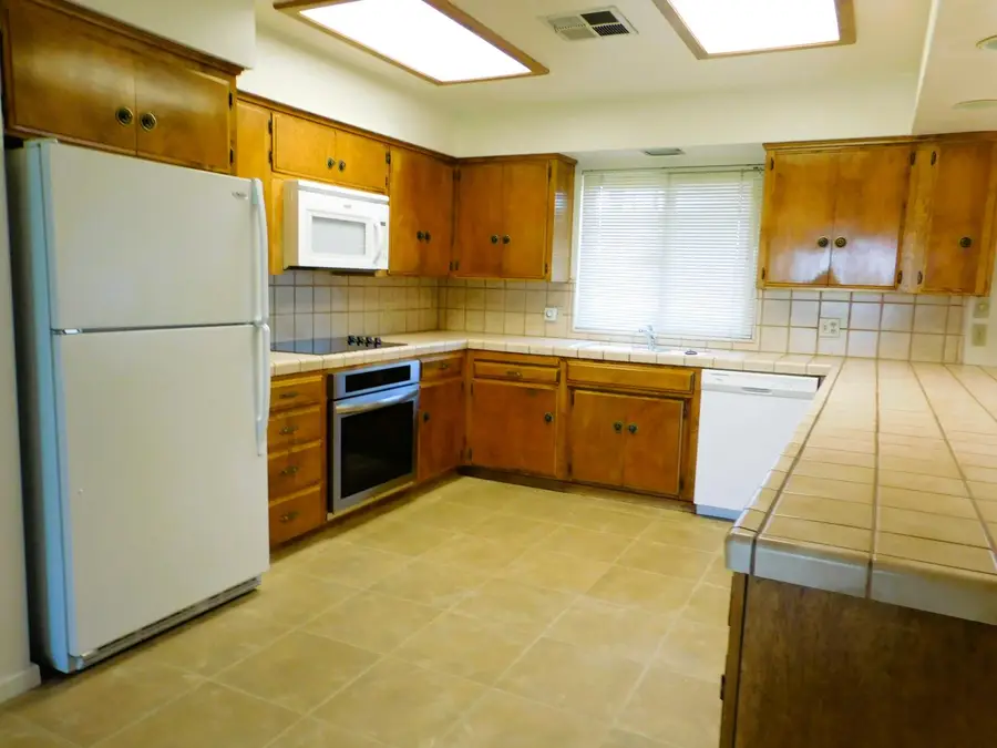 9214 E Belmont Avenue, Sanger, CA 93657 - #3