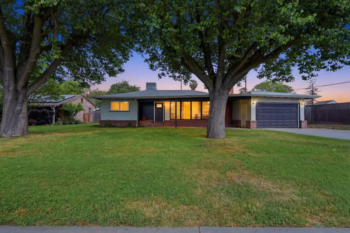 630 Auburn Street, Tulare, CA 93274 - #1