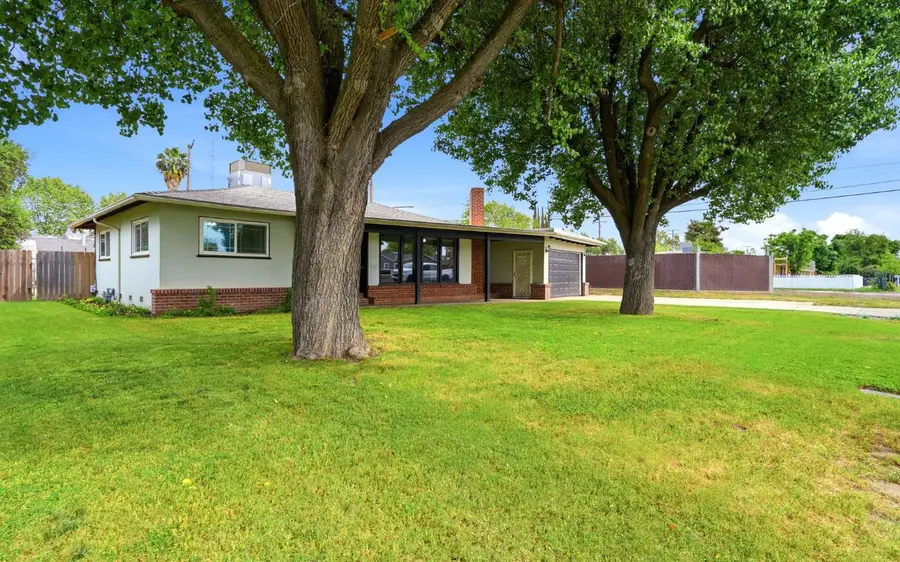 630 Auburn Street, Tulare, CA 93274 - #3