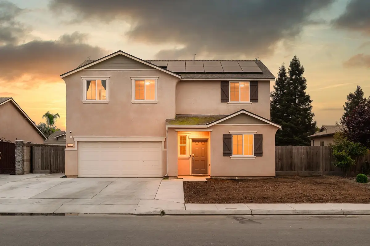 1945 E Gum Avenue, Reedley, CA 93654 - #1