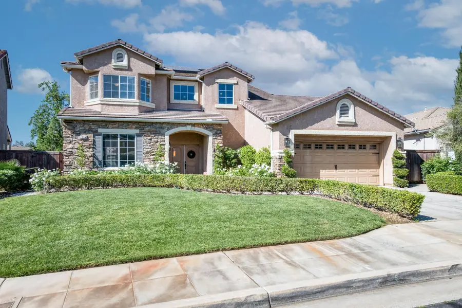 1736 N Holly Avenue, Clovis, CA 93619 - #2