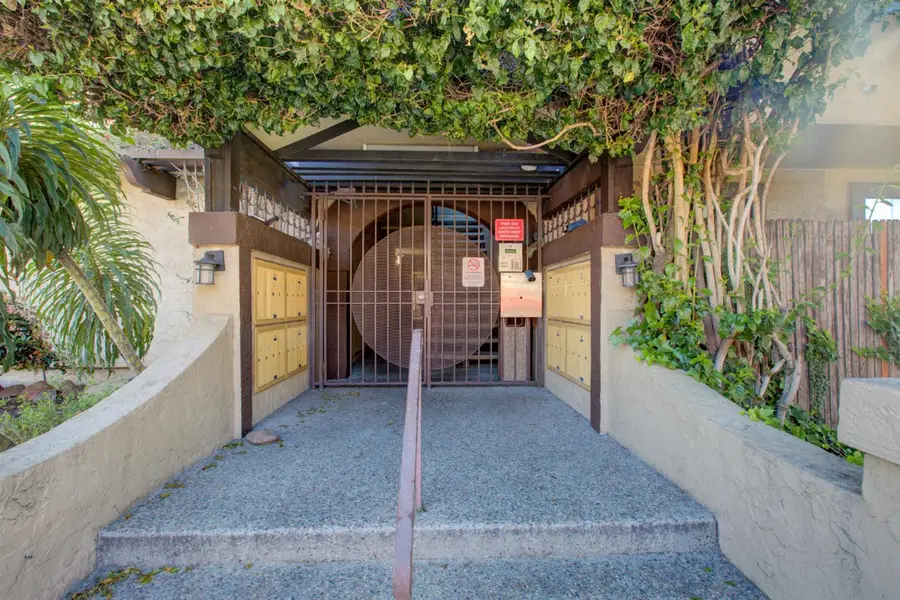 711 S Bayshore Boulevard #10, San Mateo, CA 94401 - #3