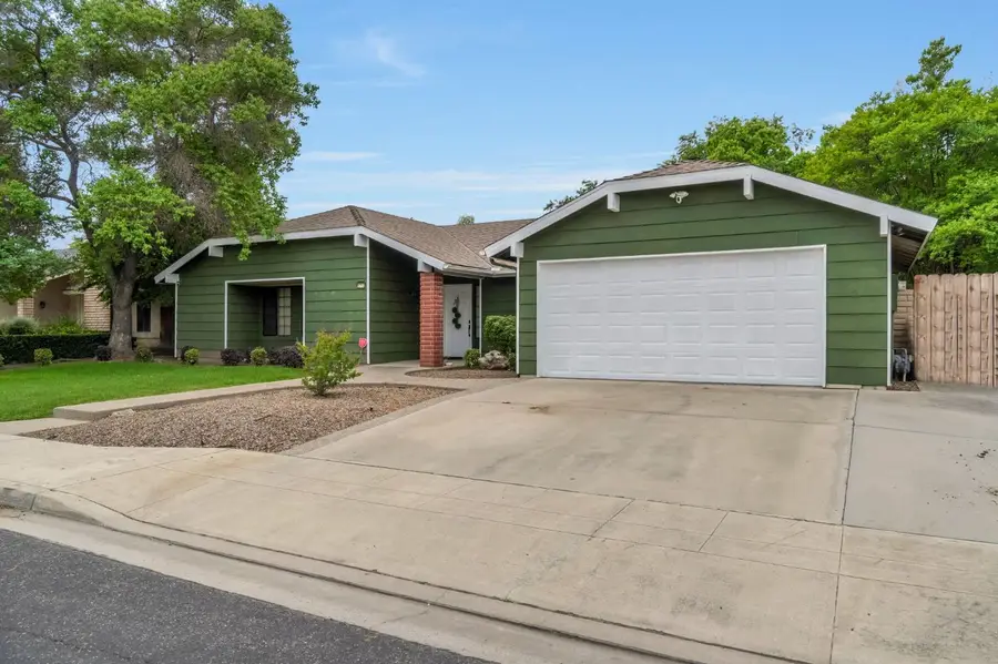 1718 Ash Avenue, Clovis, CA 93611 - #2