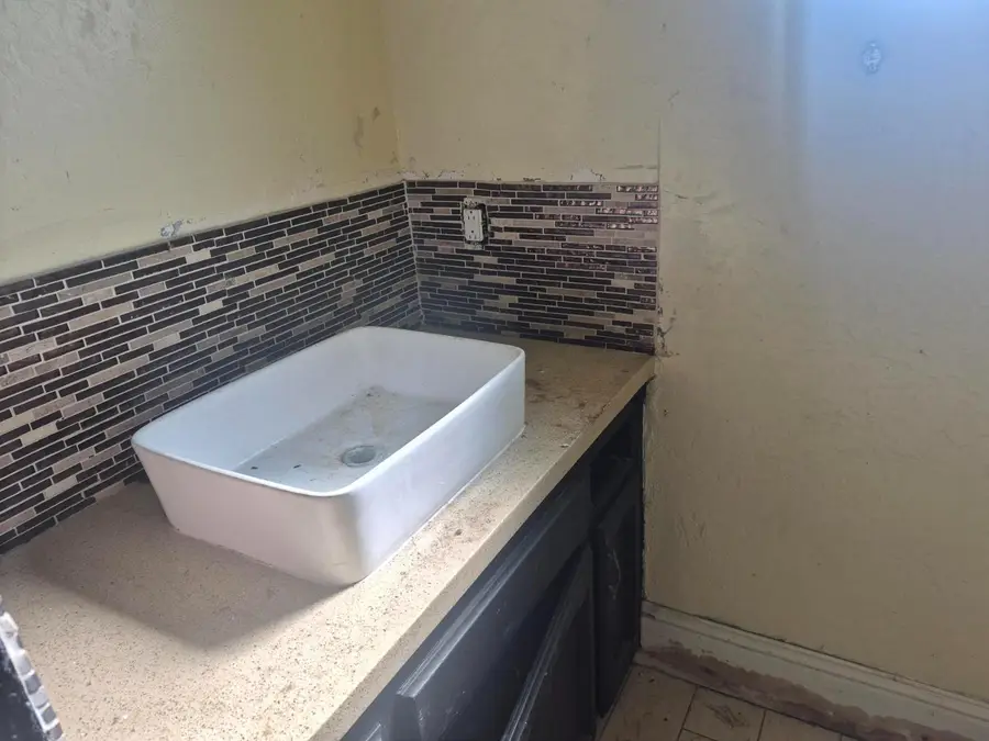 6136 E Church Avenue, Fresno, CA 93727 - #3