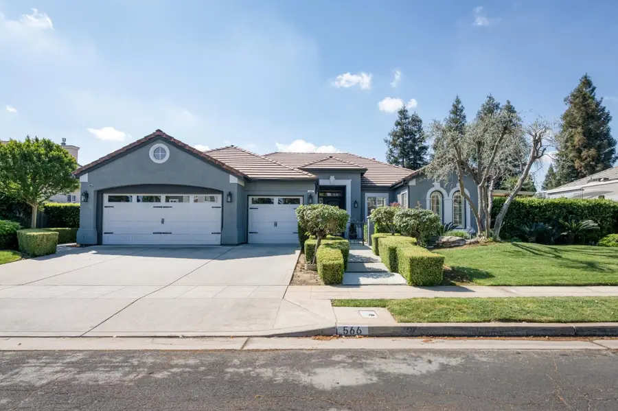 566 W Enterprise Avenue, Clovis, CA 93619 - #2