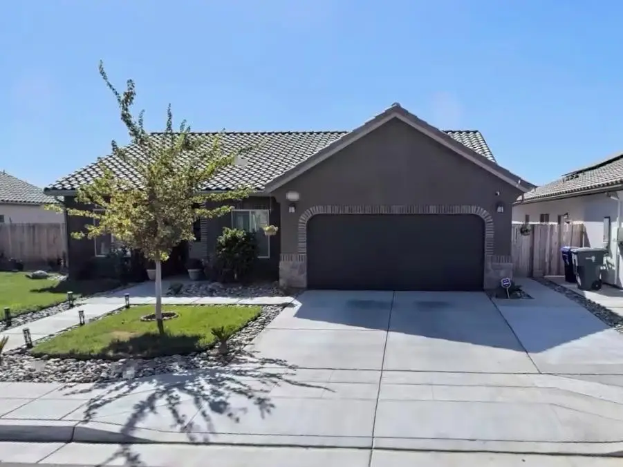 1062 S De Sante Avenue, Fresno, CA 93727 - #1