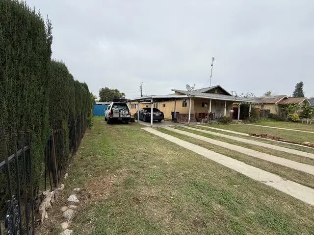 3039 E Hedges Avenue, Fresno, CA 93703 - #2