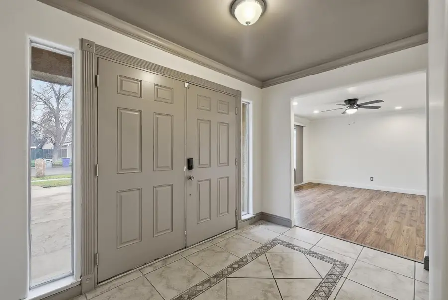 1712 W Donner Avenue, Fresno, CA 93705 - #2