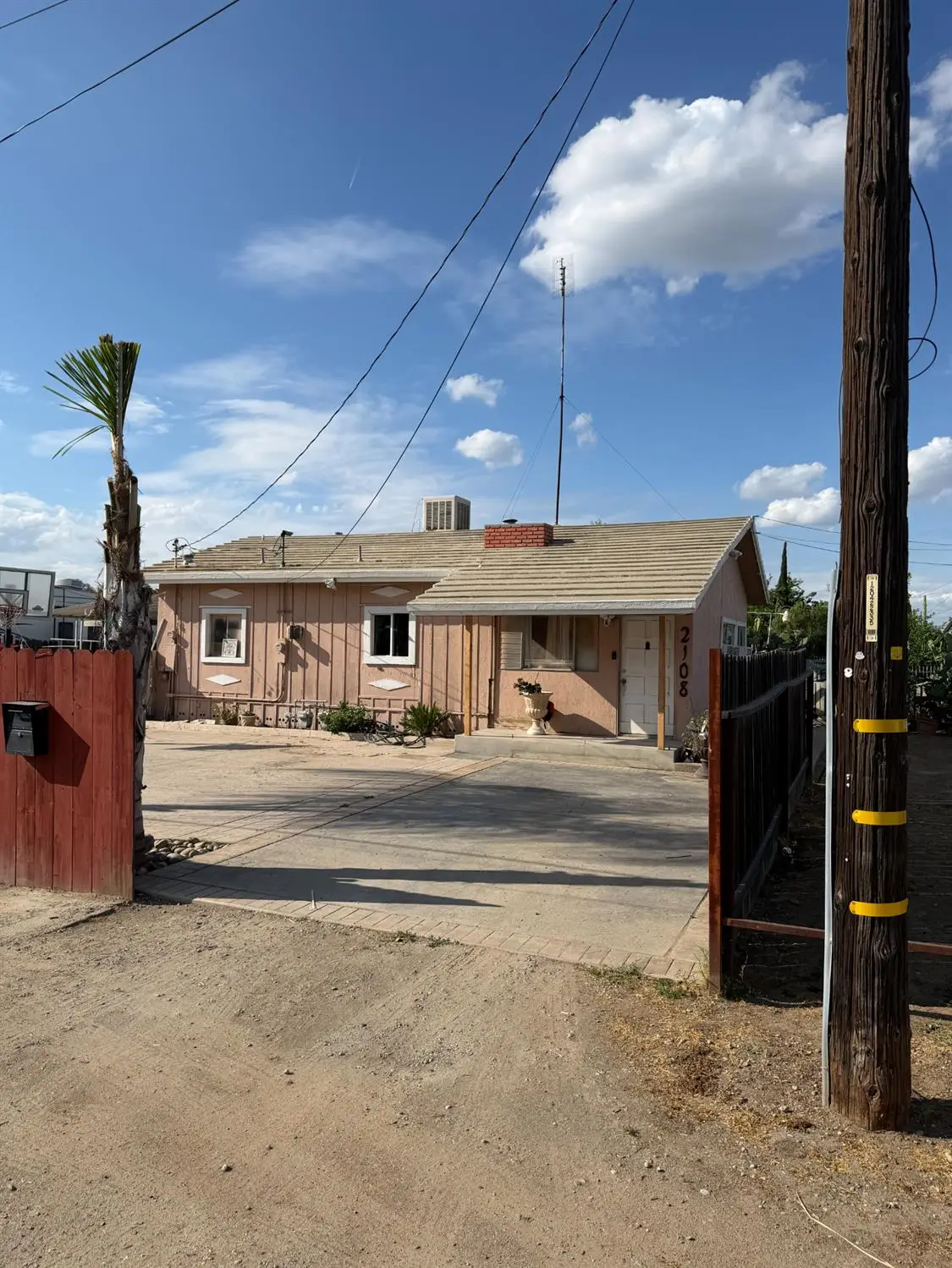 2108 W Dennett Avenue, Fresno, CA 93728 - #1