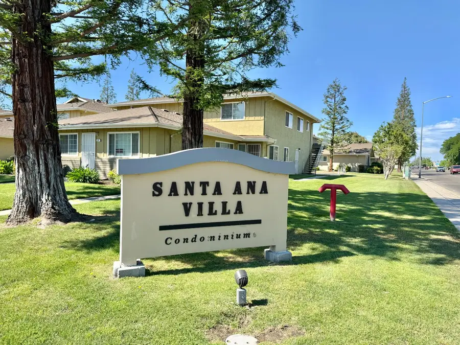 495 W Santa Ana Avenue #4, Clovis, CA 93612 - #2