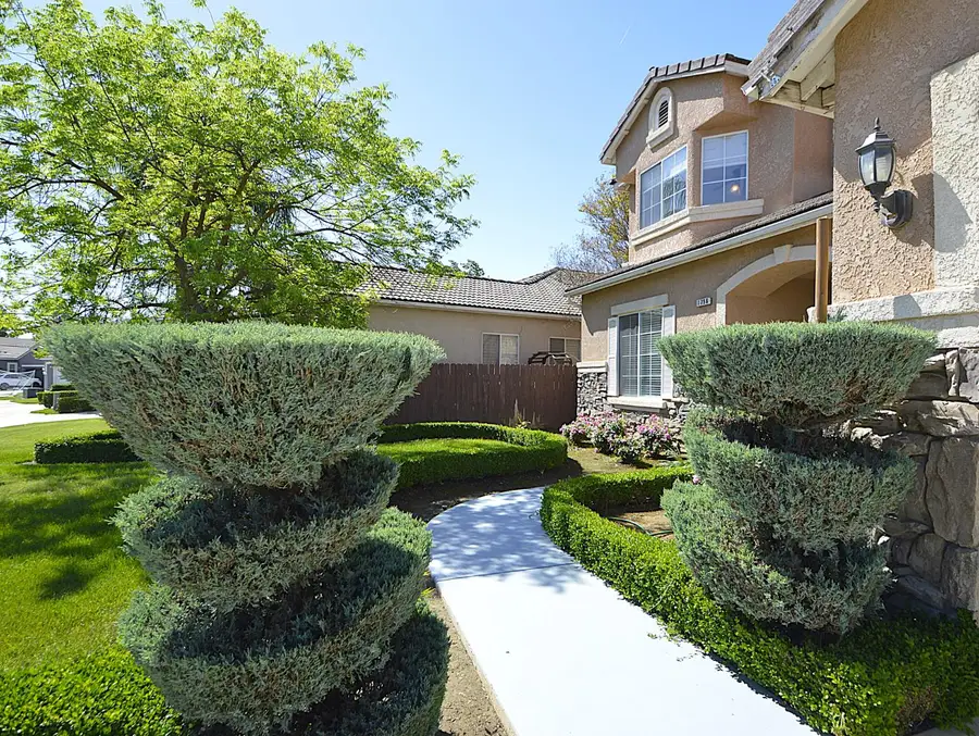 1756 N Holly Avenue, Clovis, CA 93619 - #2