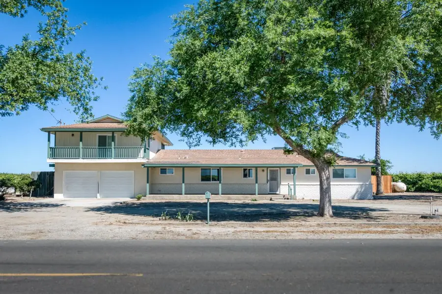 4154 W Mountain View Avenue, Caruthers, CA 93609 - #2