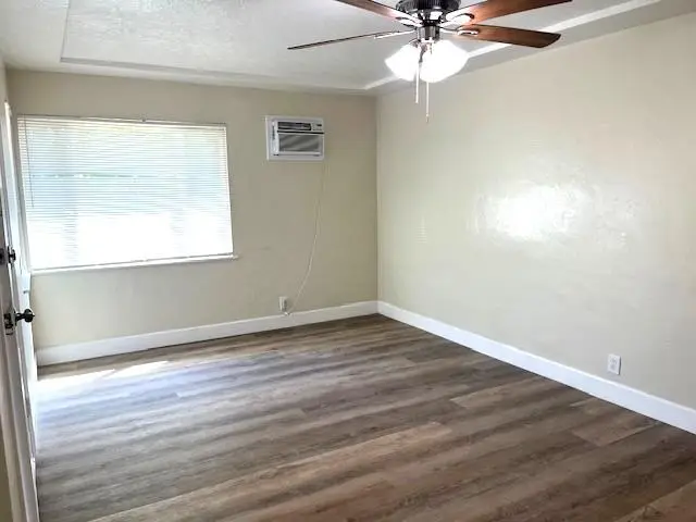 214 E Linden, Reedley, CA 93654 - #3