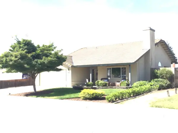 1555 Morgan Drive, Kingsburg, CA 93631