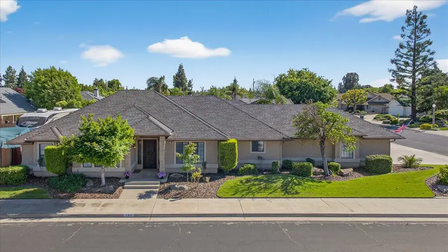 288 W Paul Avenue, Clovis, CA 93612 - #2
