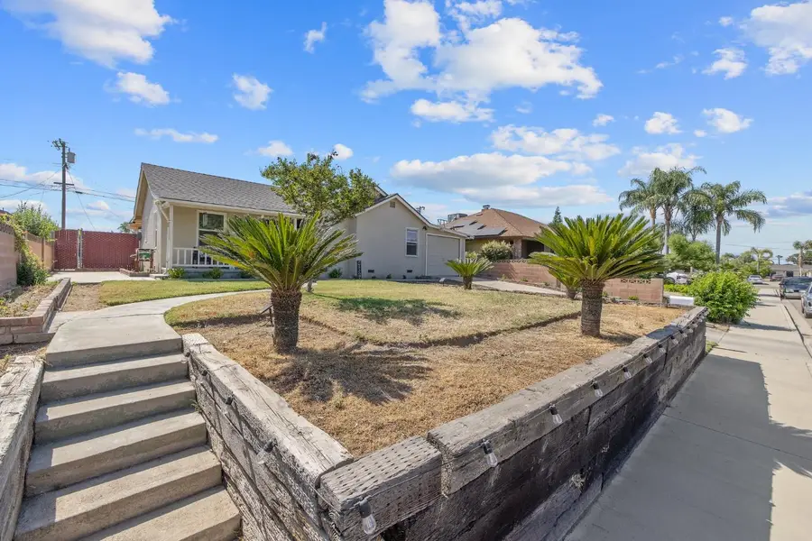 723 N Lourae Avenue, Reedley, CA 93654 - #3