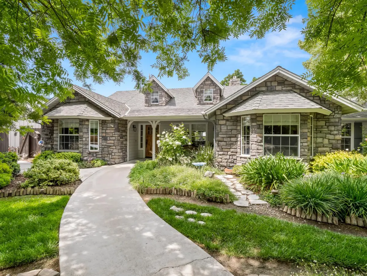 1565 S Highland Avenue, Sanger, CA 93657 - #1