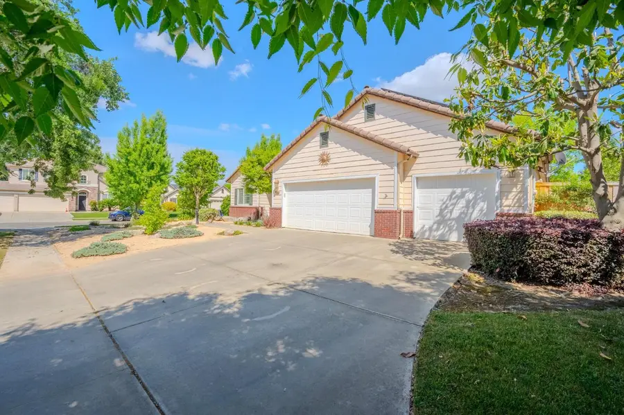 3634 N Jackie Street, Visalia, CA 93291 - #3