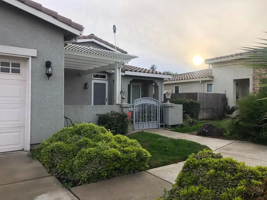 1764 Golden Way, Dinuba, CA 93618 - #2