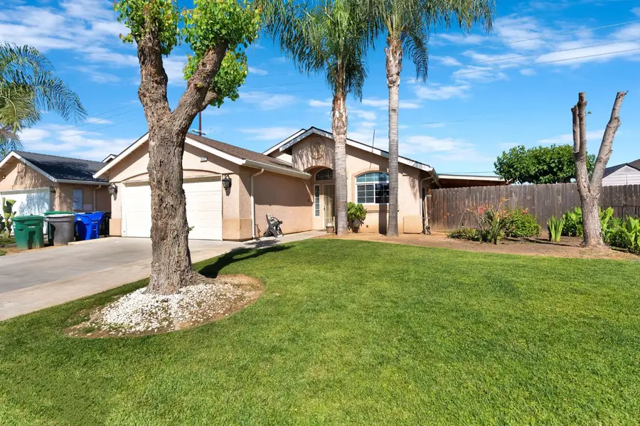 980 Redwood Street, Parlier, CA 93648 - #2