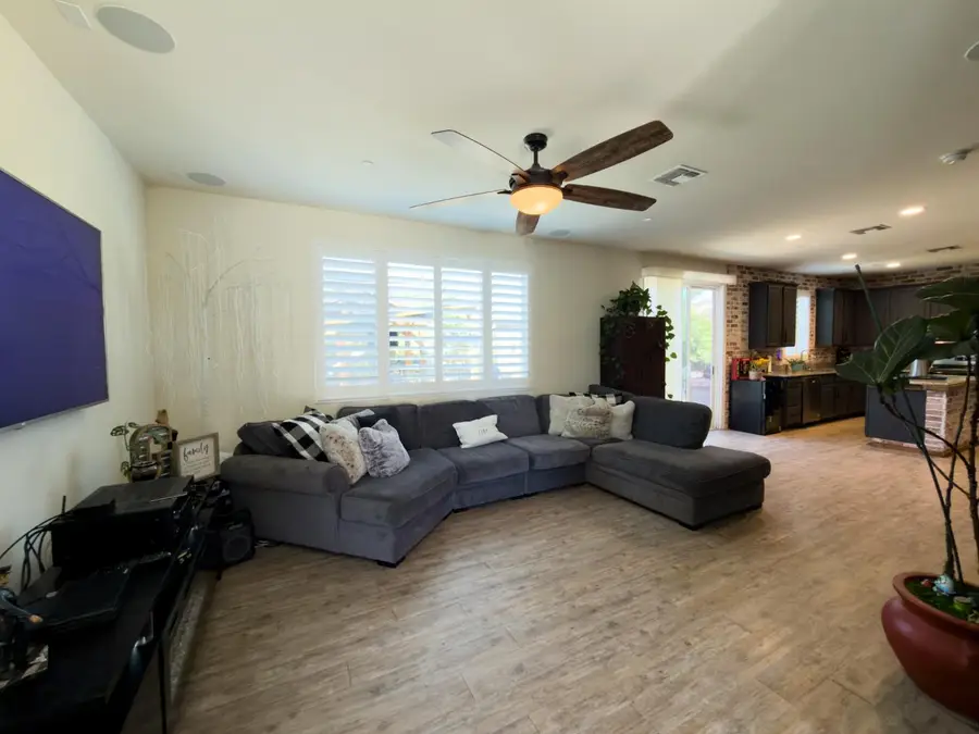 1157 S Dee Ann Avenue, Fresno, CA 93727 - #3