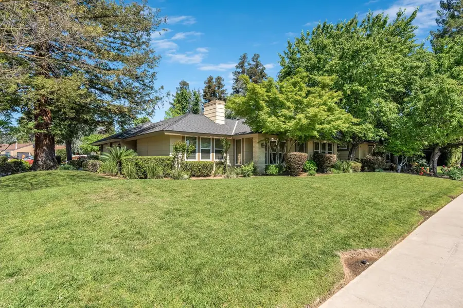 674 E Cole Avenue, Fresno, CA 93720 - #2