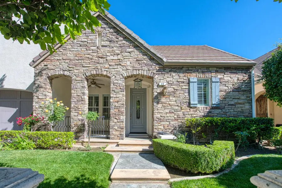 69 W Powers Avenue, Clovis, CA 93619 - #2