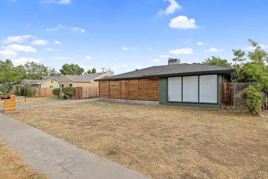 445 W Washington Street, Coalinga, CA 93210 - #2