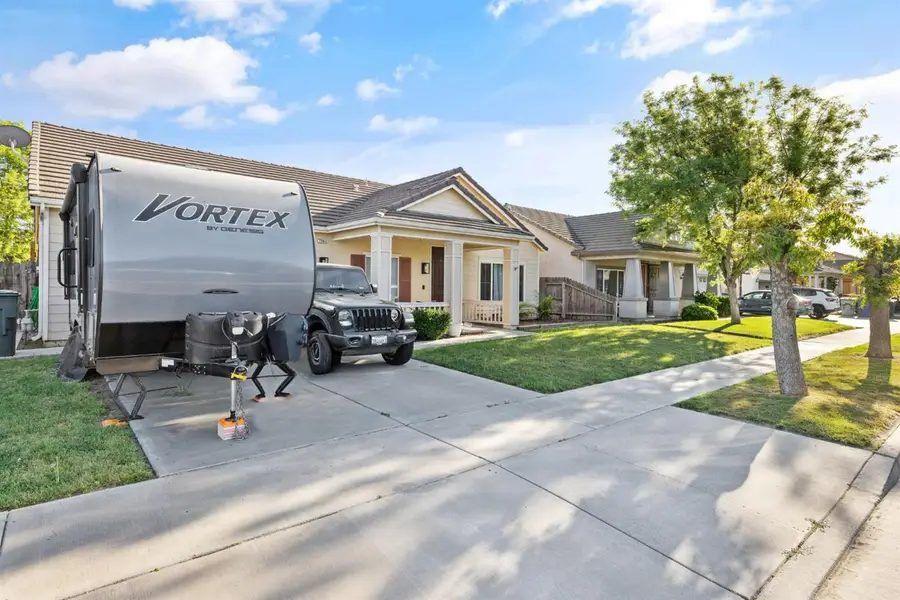 1963 W Merritt Street, Hanford, CA 93230 - #3