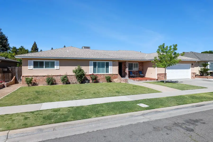 872 E Spruce Avenue, Fresno, CA 93720 - #2
