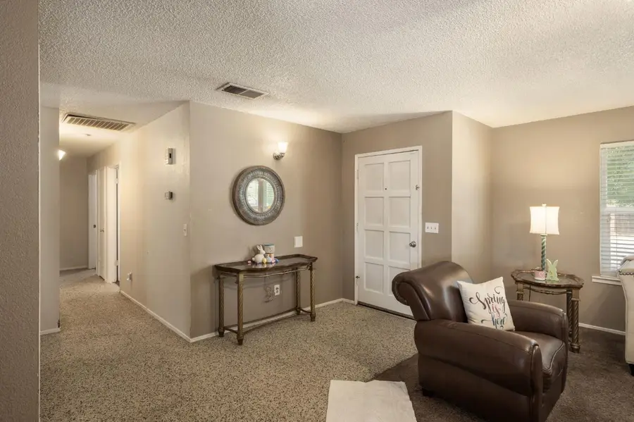 991 7th Avenue Drive, Kingsburg, CA 93631 - #3