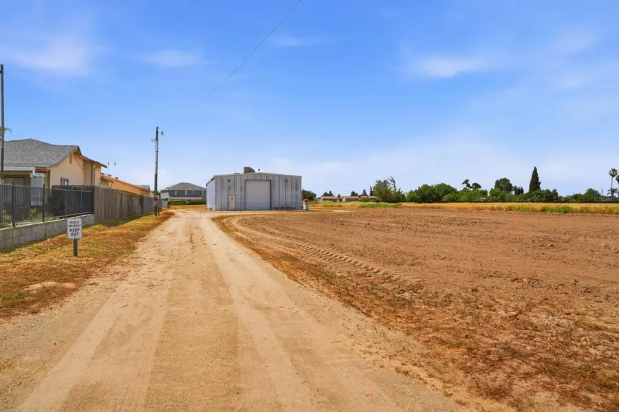 1858 Main Street, Livingston, CA 95334 - #3