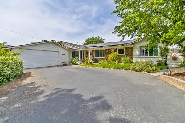 218 W Fountain Way, Fresno, CA 93705