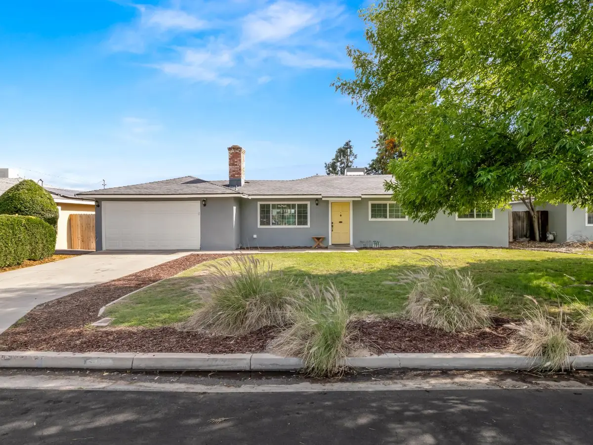 5684 E Sussex Way, Fresno, CA 93727 - #1