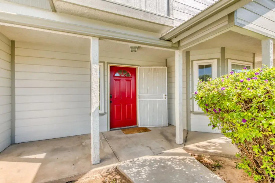 4622 W Flint Way, Fresno, CA 93722 - #3