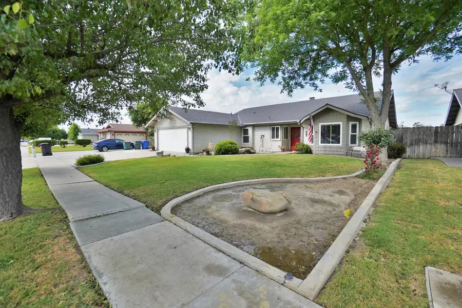 335 Kenwood Drive, Lemoore, CA 93245 - #3