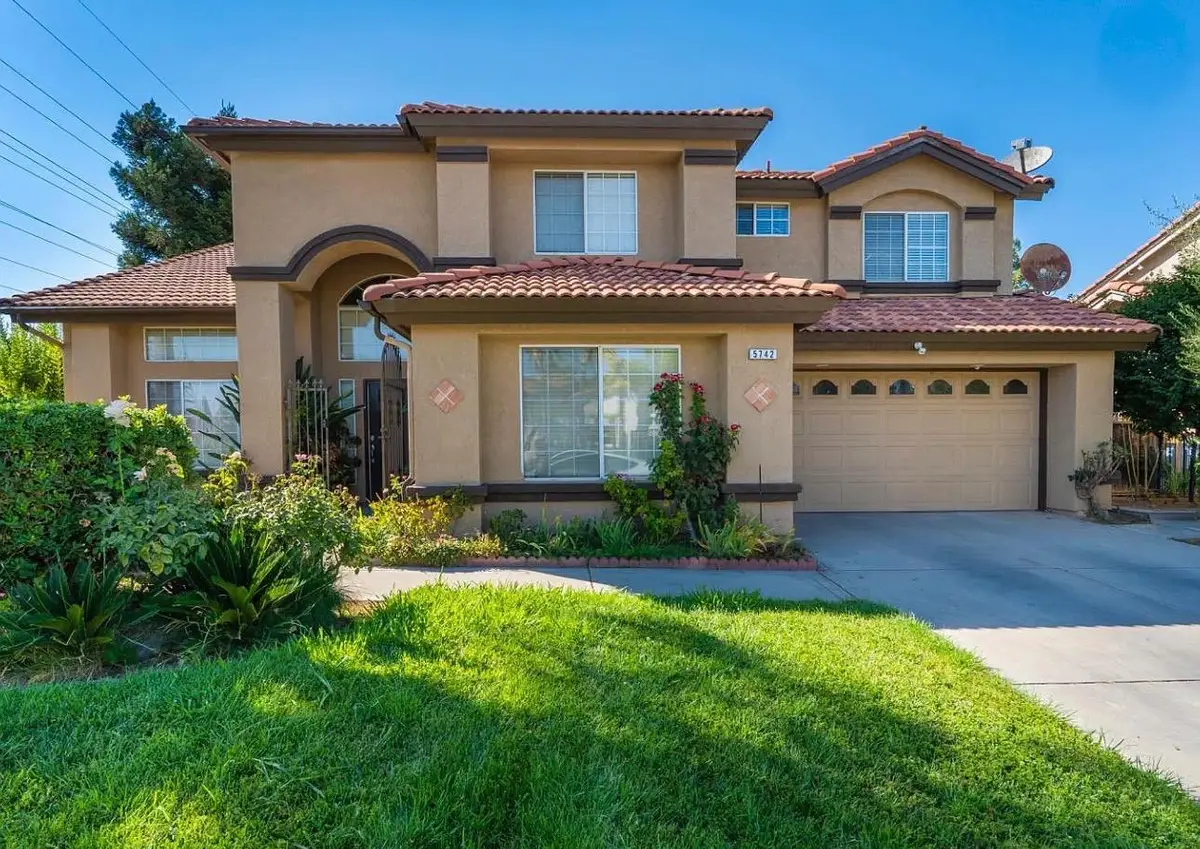 5742 W Palo Alto Avenue, Fresno, CA 93722 - #1